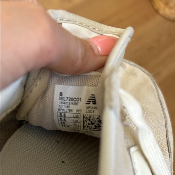 New Balance Cream Sneakers with White Details - Picture 6 of 6